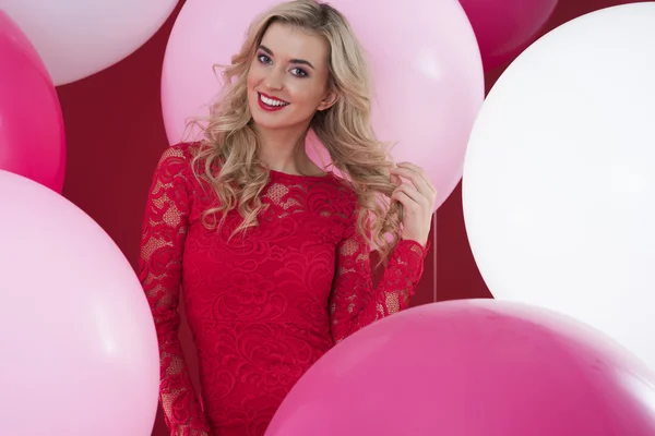 Mujer en vestido rojo — Foto de Stock