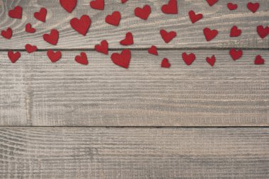 Kırmızı kağıt Kalpler