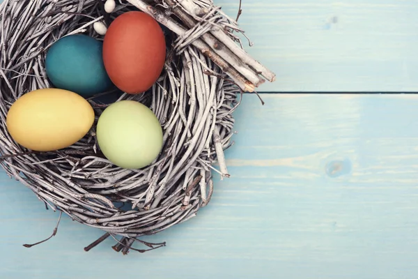 Uova di Pasqua nel nido — Foto Stock