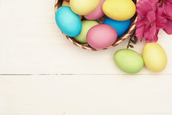 Easter decoration on the white wood — Stock Photo, Image