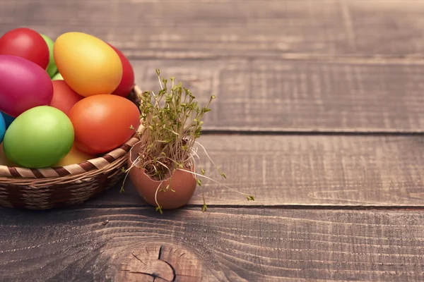 Decoración de Pascua en la madera marrón —  Fotos de Stock