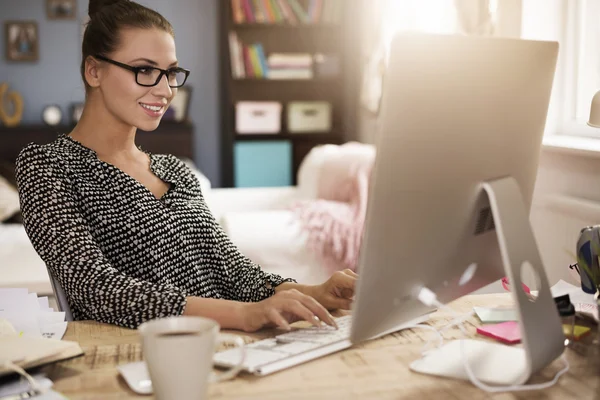 Thuis werkende vrouw — Stockfoto