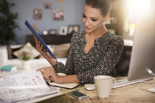 Thuis werkende vrouw — Stockfoto