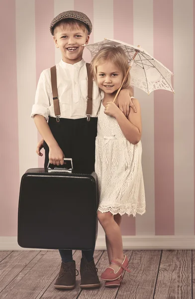 Malé děti, které čekají na cestování — Stock fotografie