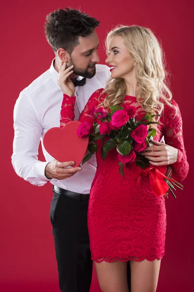 Paar houdt van de Aftelkalender voor Valentijnsdag symbolen — Stockfoto