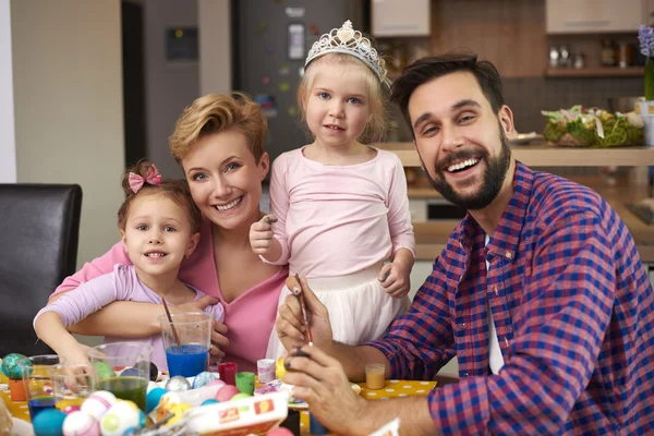 Família se preparando para a Páscoa — Fotografia de Stock