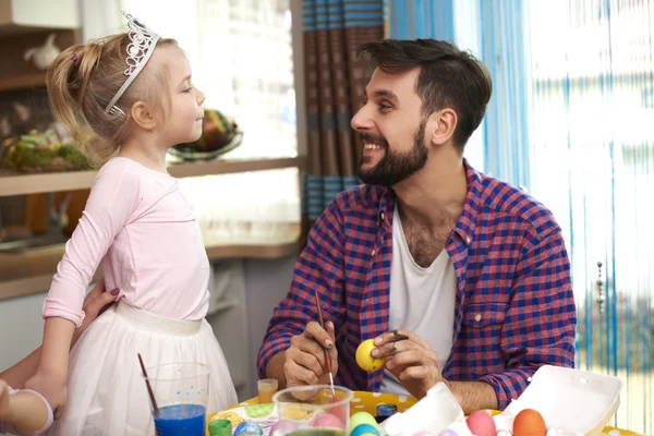 Pequena princesa e seu pai — Fotografia de Stock