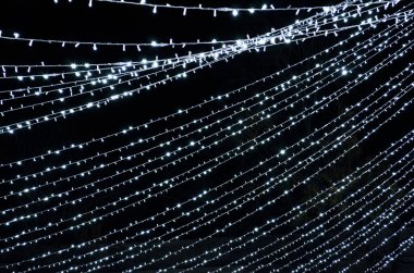 Parlayan Beyaz Peri Işıkları Geceleri