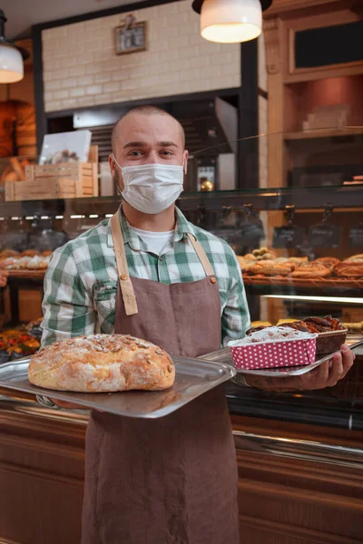 Vertical Shot Male Baker Selling Cakes Coronavirus Pandemic Wearing Medical — Stock Photo, Image