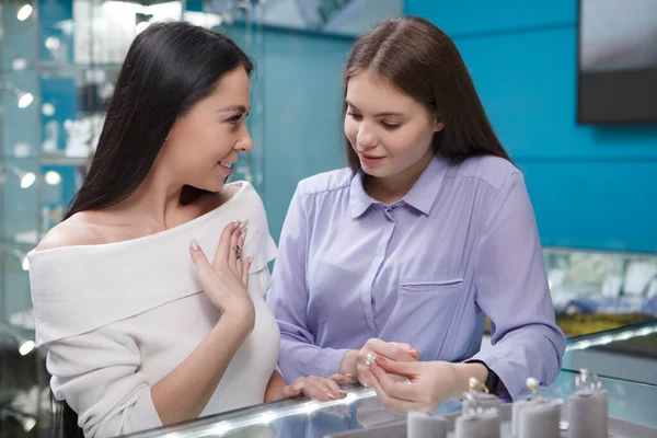 Attractive Woman Trying Expensive Ring Shopping Jewelry Her Friend — Stock Photo, Image