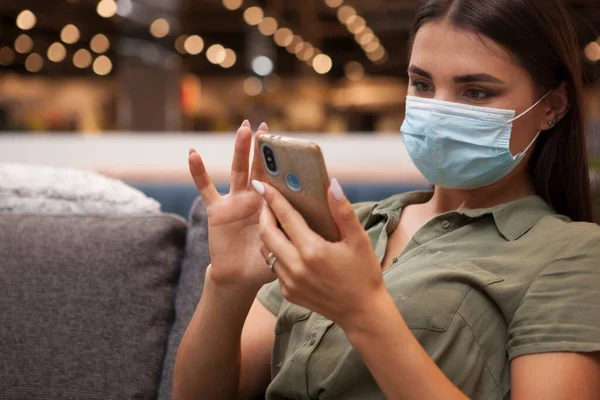 Close Woman Wearing Medical Face Mask Using Her Smart Phone — Stock Photo, Image