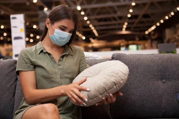 Female Customer Wearing Meidcal Mask While Shopping Furniture Store Examining — Stock Photo, Image