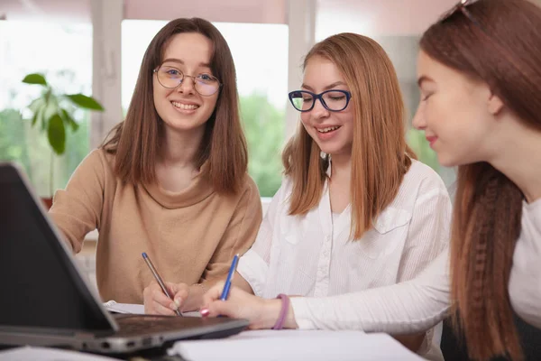 Happy Teenage Girl Laughing Camera Working Project Her Classmates Using — Stock Photo, Image