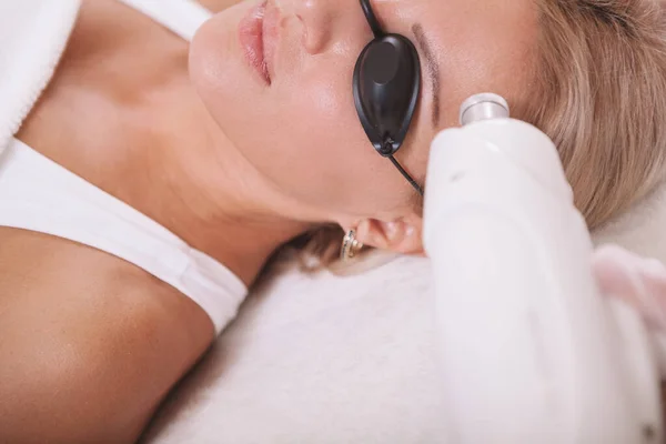 Cropped Close Mature Woman Protective Eyewear Getting Laser Skin Treatment — Stock Photo, Image