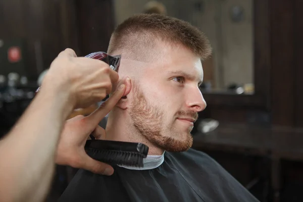 Close Cheerful Man Enjoying Getting New Hairstyle Barbershop — Stock Photo, Image