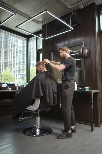 Full Length Vertical Shot Barber Working His Salon Cutting Hair — Stock Photo, Image