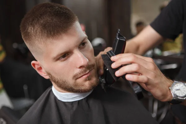 Close Handsome Man Having His Beard Trimmed Professional Barber — Stock Photo, Image