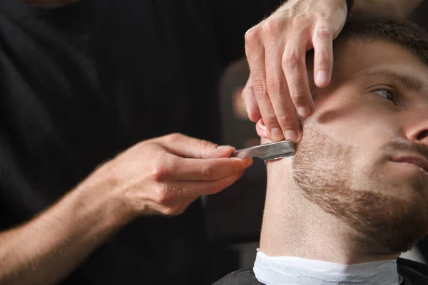 Cropped Close Man Having His Beard Shaved Professional Barber Using — Stock Photo, Image