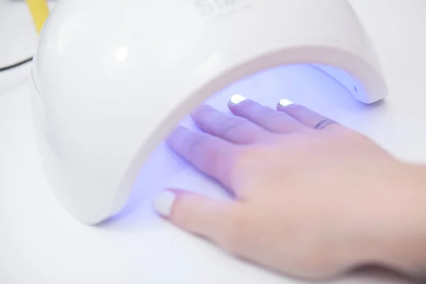 Cropped Shot Female Hand Drying Nail Gel Lamp Nail Salon — Stock Photo, Image