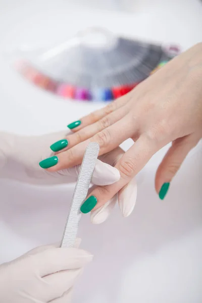 Primer Plano Vertical Manicura Eliminación Gel Uñas Con Filer —  Fotos de Stock