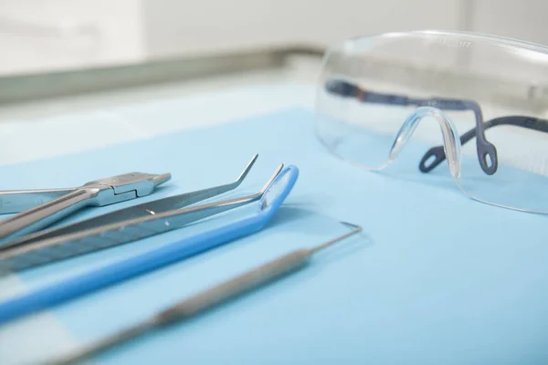 Primer Plano Recortado Herramientas Dentistas Anteojos — Foto de Stock