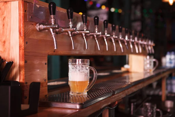 Bierkrug Zapfhahn Der Örtlichen Brauerei Bar Platziert Kopierplatz — Stockfoto