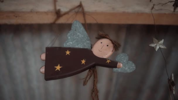 Pequeno Natal Madeira Colorizar Brinquedos Anjo Pendurado Casa — Vídeo de Stock