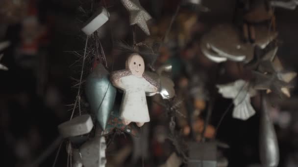 Petits Jouets Colorisés Bois Noël Ange Suspendus Dans Maison — Video