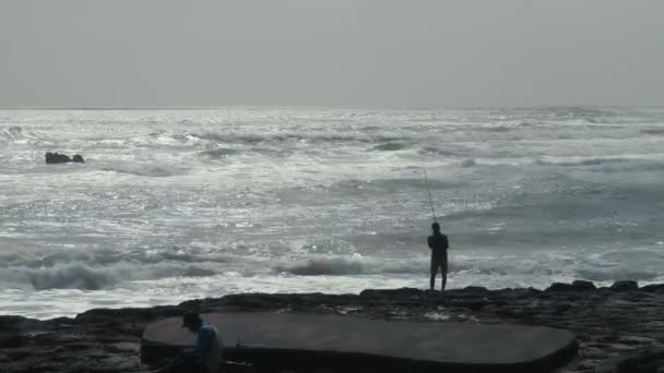 Kuta Kabupaten Badung Bali Indonesien November 2020 Indonesisk Fiskare Med — Stockvideo