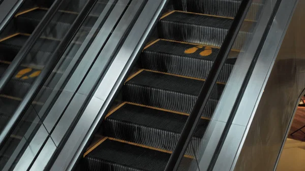 Escoleur Escalier Noir Dans Centre Commercial Avec Panneau Empreinte Pour — Photo