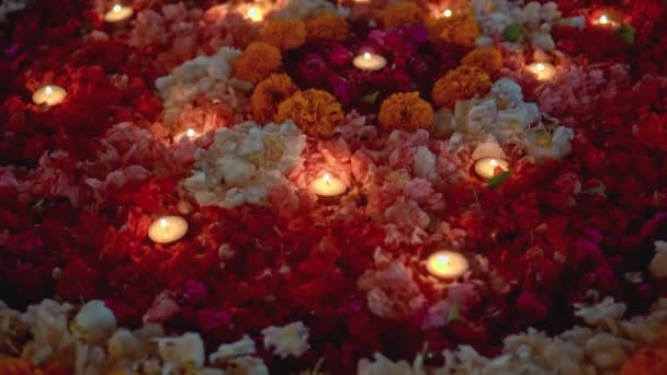 Video Encendió Una Vela Círculo Flores Colores Noche Festival Diwali — Vídeo de stock