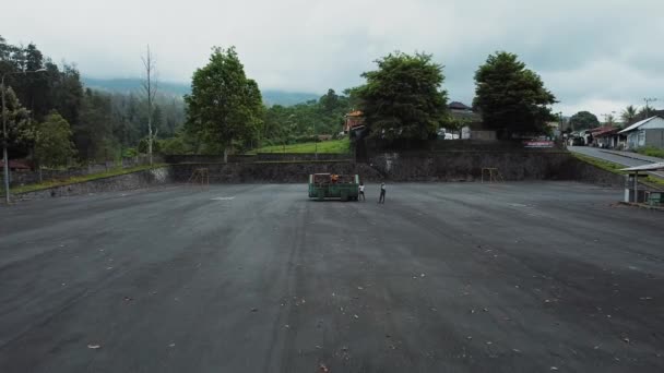 Pesadan Rendang Bali Indonesia Noviembre 2020 Video Niños Zánganos Caminando — Vídeos de Stock