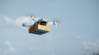 Elinde karton bir paketle gökyüzünde uçan bir hava aracının fotoğrafı.