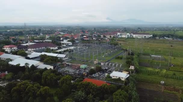 Video Dronu Elektrické Přenosové Stanice Kovovými Tyčemi Elektrickými Vodiči — Stock video