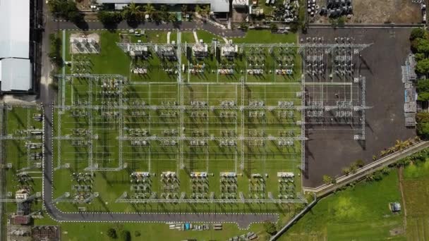 Vídeo Desde Dron Estación Transmisión Eléctrica Con Postes Metálicos Cables — Vídeos de Stock