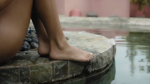 Legs Young Beautiful European Girl Swimming Suit Close Sitting Swimming — Stock Photo, Image