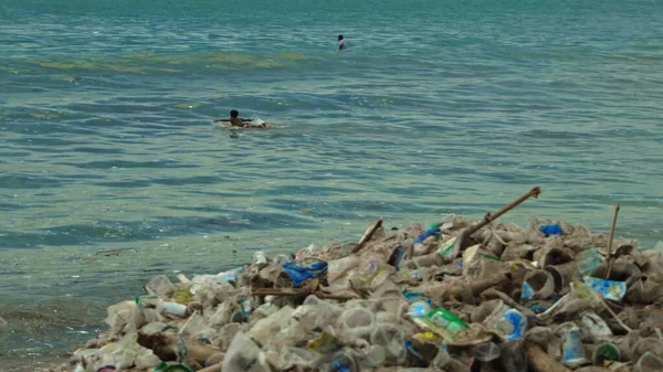 Strandverschmutzung Video Von Plastikmüll Und Anderem Müll Meeresstrand Ökologisches Konzept — Stockfoto