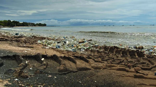 Poluição Praia Vídeo Lixo Plástico Outro Lixo Praia Mar Conceito — Fotografia de Stock