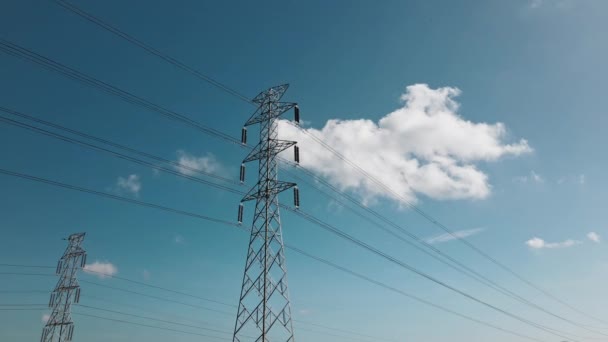 Video Van Drone Van Het Elektrische Transmissiestation Met Metalen Palen — Stockvideo