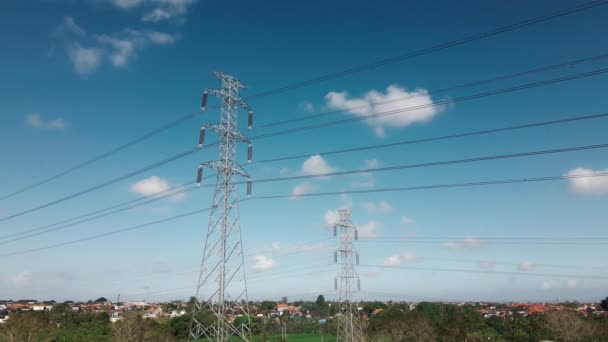 Vídeo Drone Estação Transmissão Elétrica Com Postes Metal Fios Elétricos — Vídeo de Stock