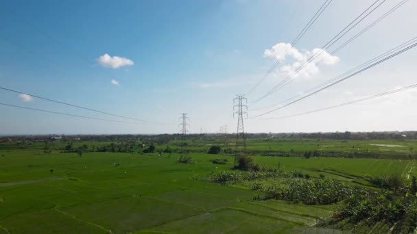 Vídeo Desde Dron Estación Transmisión Eléctrica Con Postes Metálicos Cables — Vídeo de stock