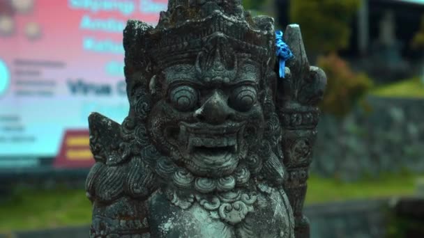 Una Antigua Estatua Piedra Étnica Indonesia Demonio Malvado Con Boca — Vídeo de stock