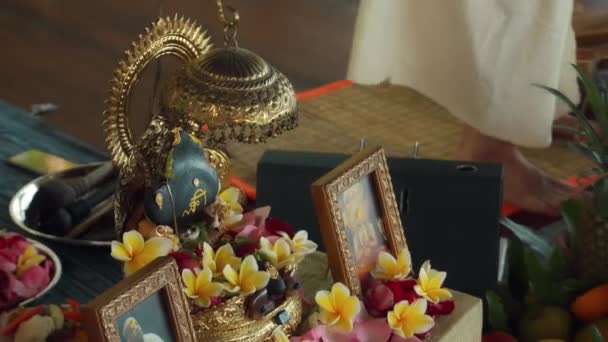 2021年7月8日 印度尼西亚巴厘 贝诺亚 Kabupaten Badung Bhaktivedanta Swami Prabhupada和Ramanujacharya的照片 — 图库视频影像