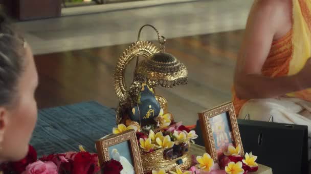 2021年7月8日 印度尼西亚巴厘 贝诺亚 Kabupaten Badung Bhaktivedanta Swami Prabhupada和Ramanujacharya的照片 — 图库视频影像