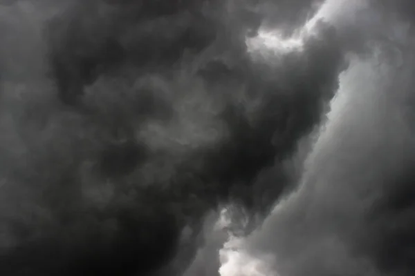 Abstrakcyjne Zdjęcie Czarno Białych Chmur Kiedy Robi Się Ciemno — Zdjęcie stockowe