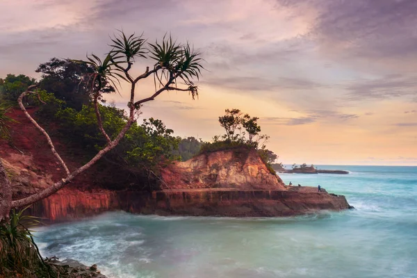 Foto Penhasco Com Água Azul Praia Dourada Indonésia Vista Bengkulu — Fotografia de Stock