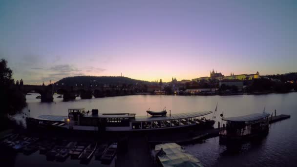 在伏尔塔瓦河的日落。时间流逝 — 图库视频影像