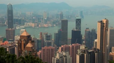 Hong Kong üzerinden alacakaranlıkta. Zaman atlamalı 4k