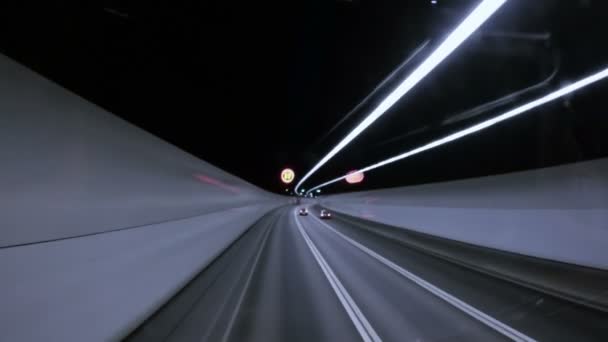 Guidare attraverso un tunnel stradale — Video Stock