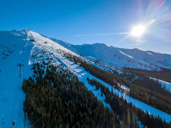 Slovakia Jasna Sunny Winter Weather Ski Slopes Wooded Mountains Sun — Stock Fotó
